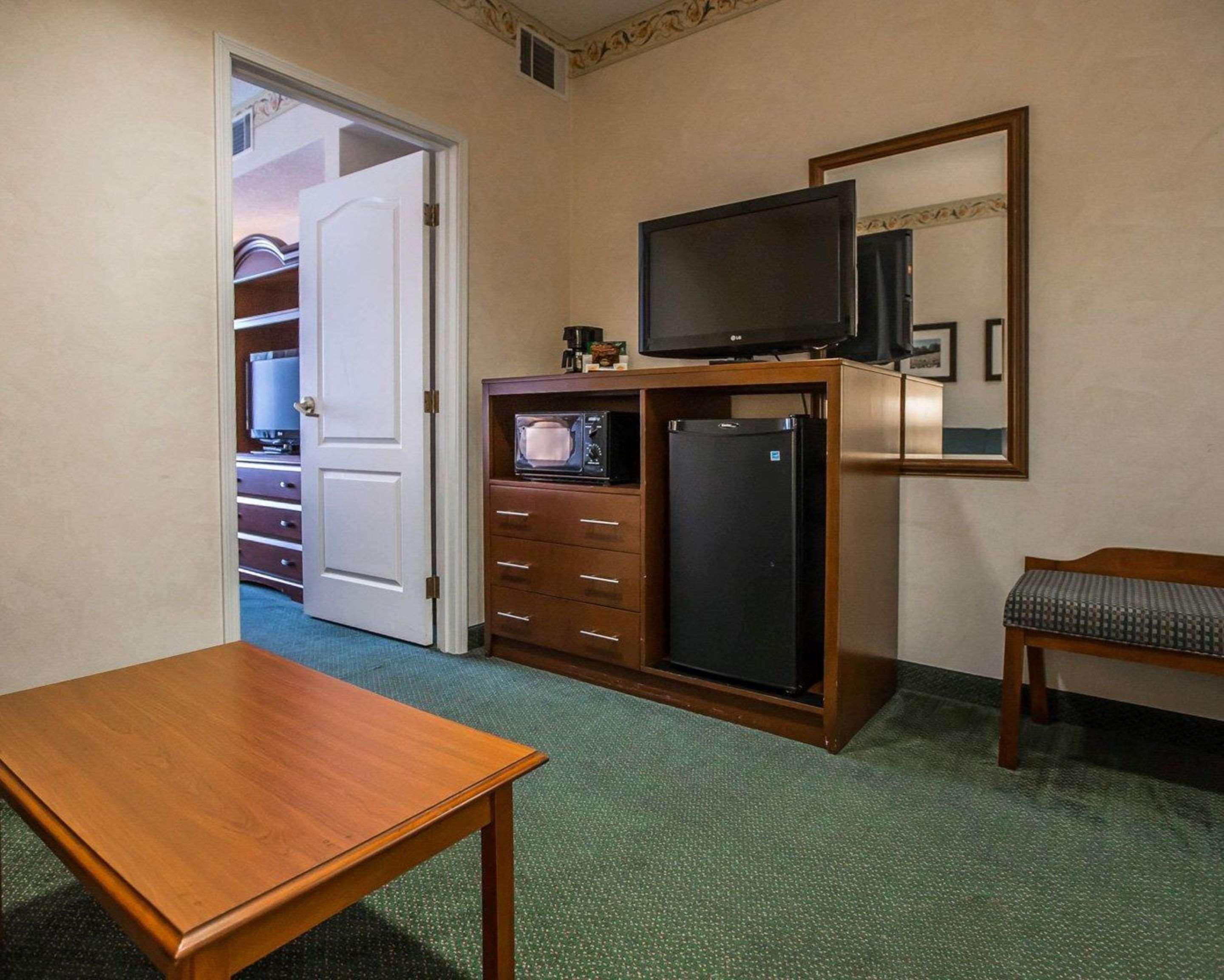 Quality Inn & Suites Dixon Near I-88 מראה חיצוני תמונה