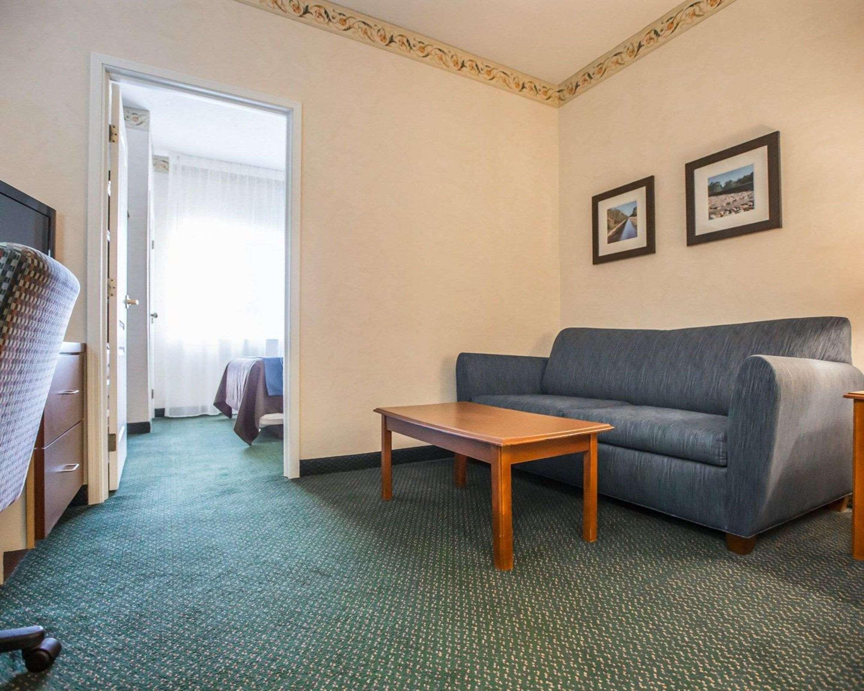 Quality Inn & Suites Dixon Near I-88 מראה חיצוני תמונה