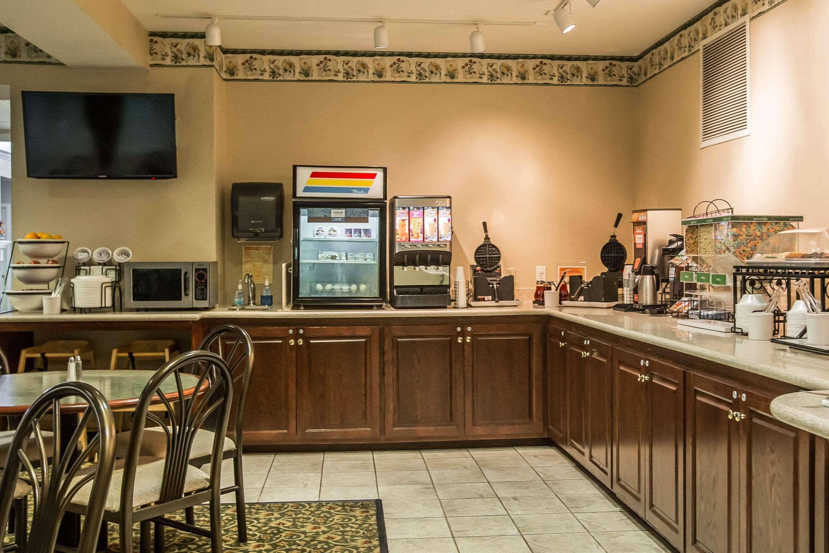 Quality Inn & Suites Dixon Near I-88 מראה חיצוני תמונה
