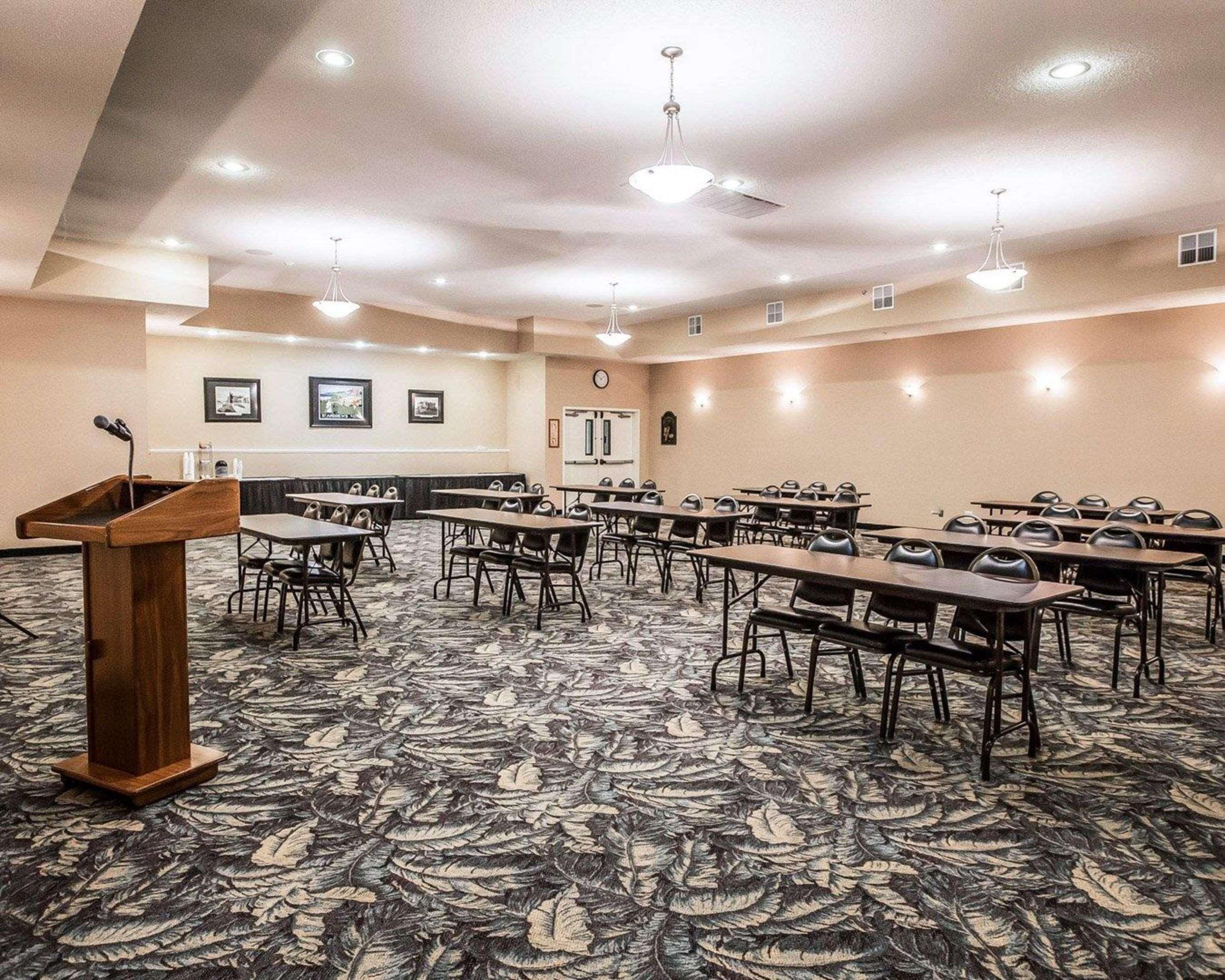 Quality Inn & Suites Dixon Near I-88 מראה חיצוני תמונה