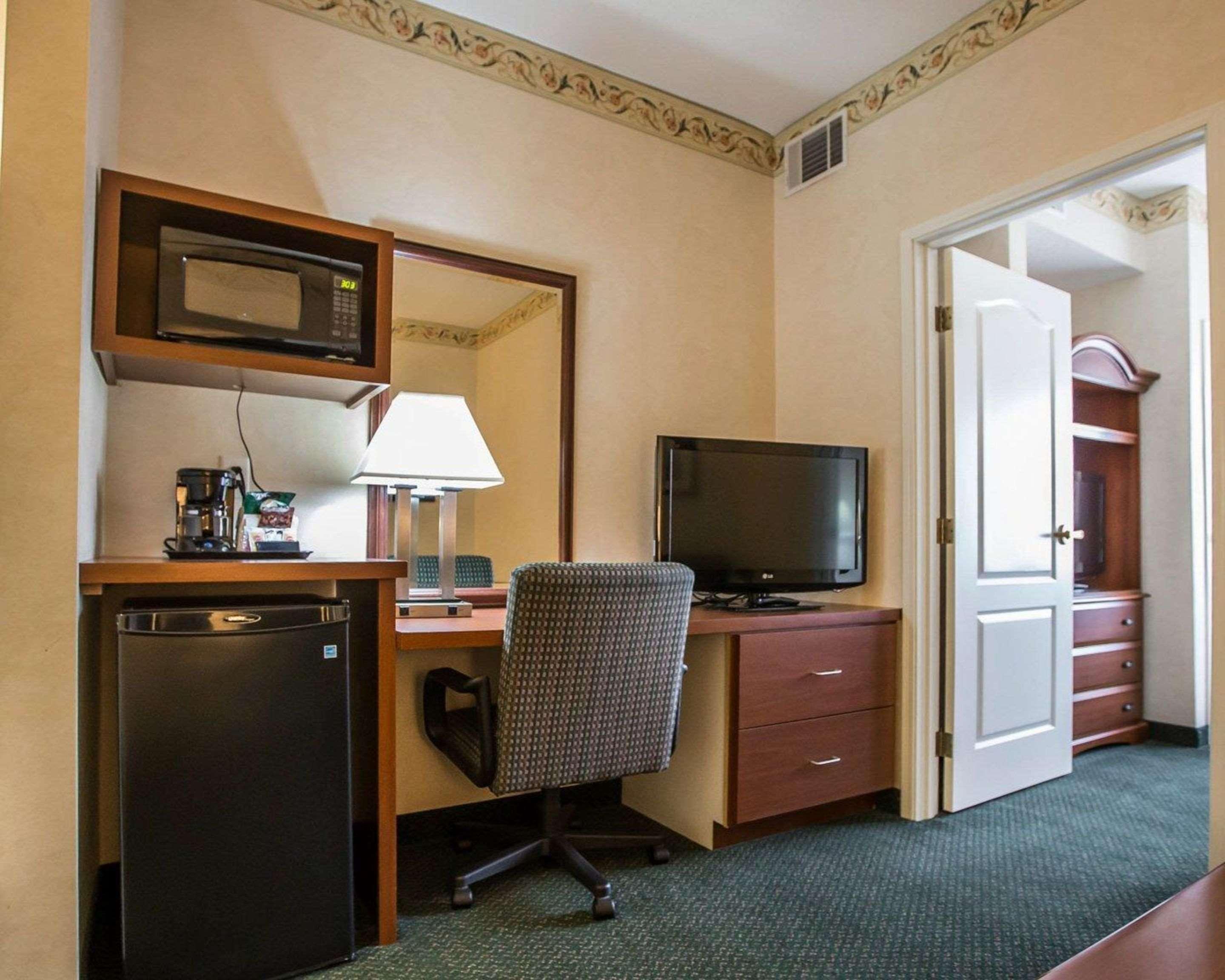 Quality Inn & Suites Dixon Near I-88 מראה חיצוני תמונה