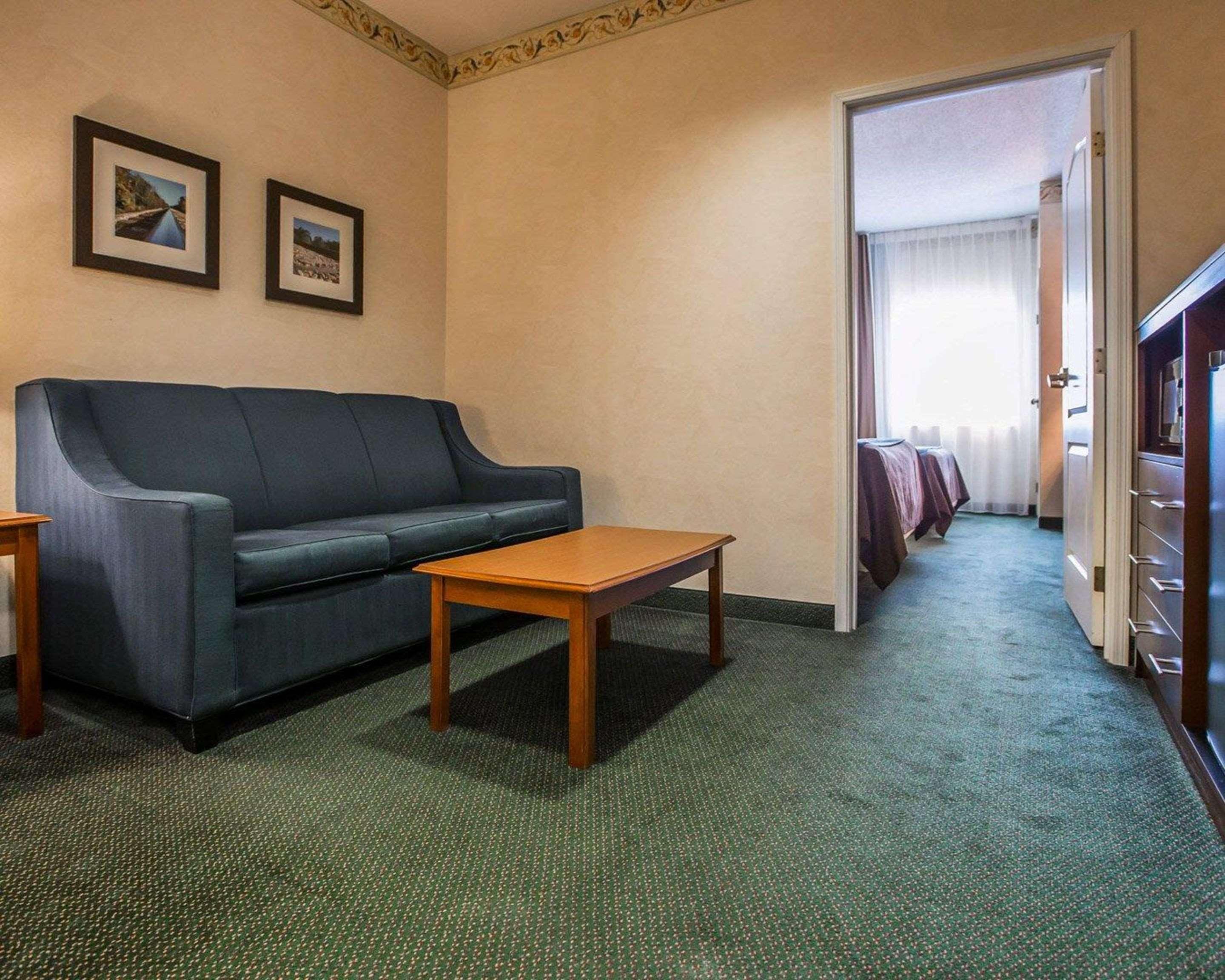 Quality Inn & Suites Dixon Near I-88 מראה חיצוני תמונה