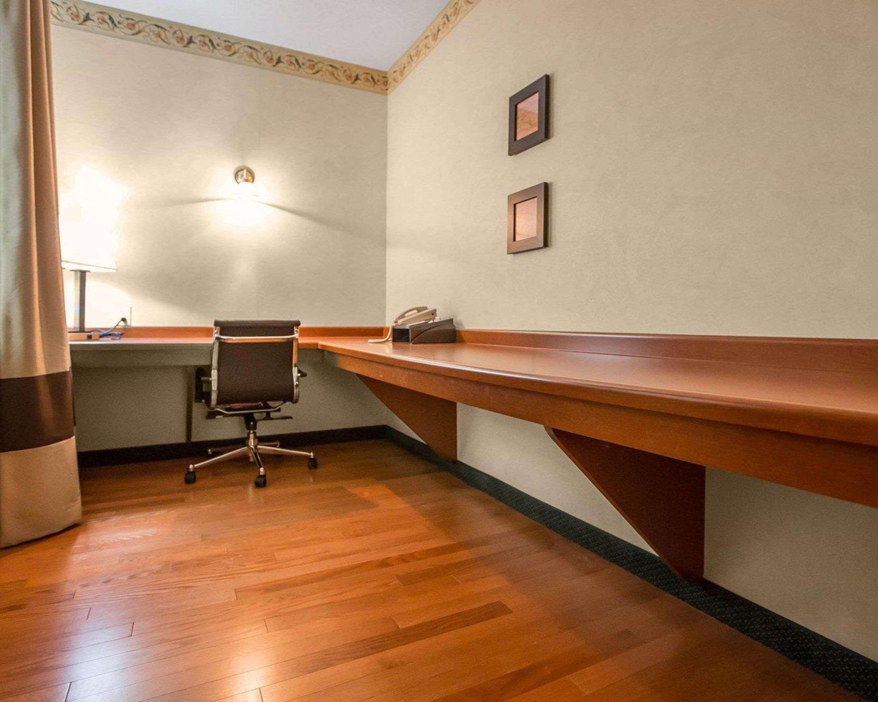 Quality Inn & Suites Dixon Near I-88 מראה חיצוני תמונה