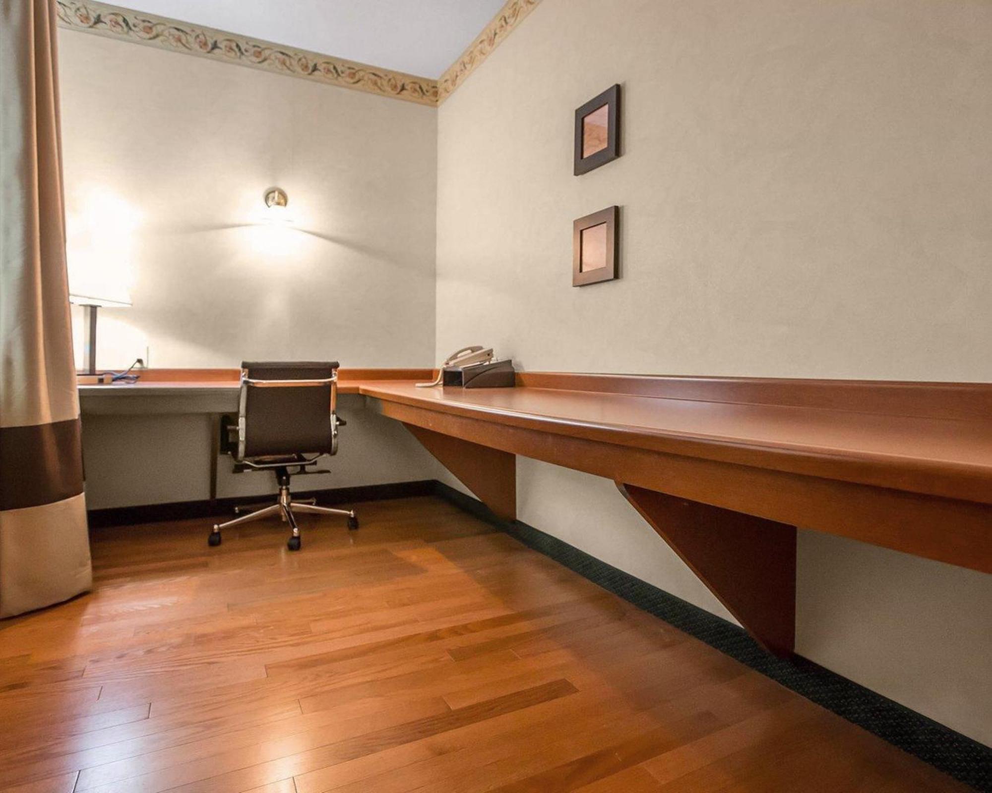 Quality Inn & Suites Dixon Near I-88 מראה חיצוני תמונה